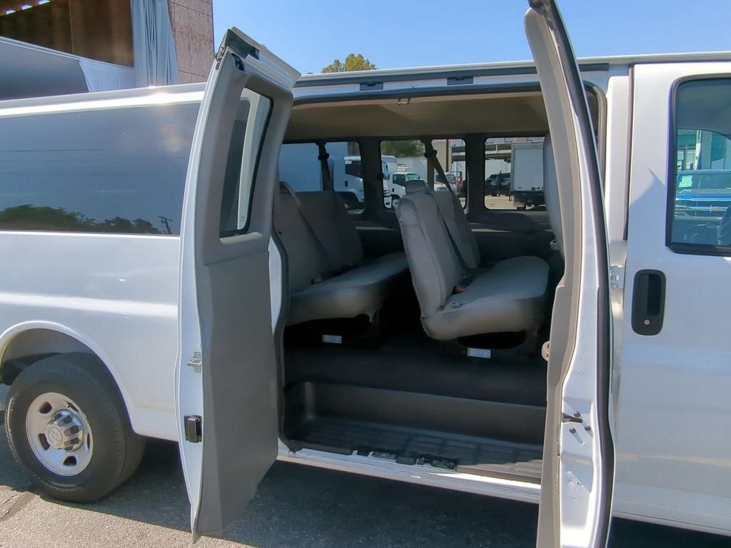 2020 Chevrolet Express Passenger 3500 LT