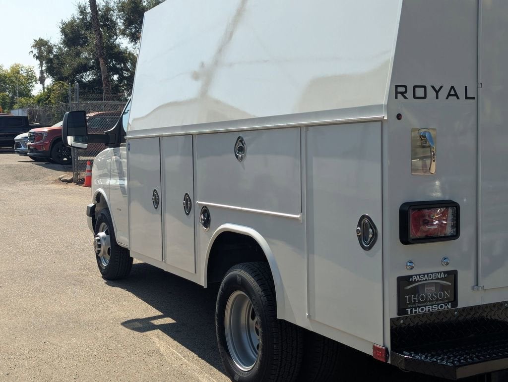 2025 GMC Savana Cutaway 3500 1WT