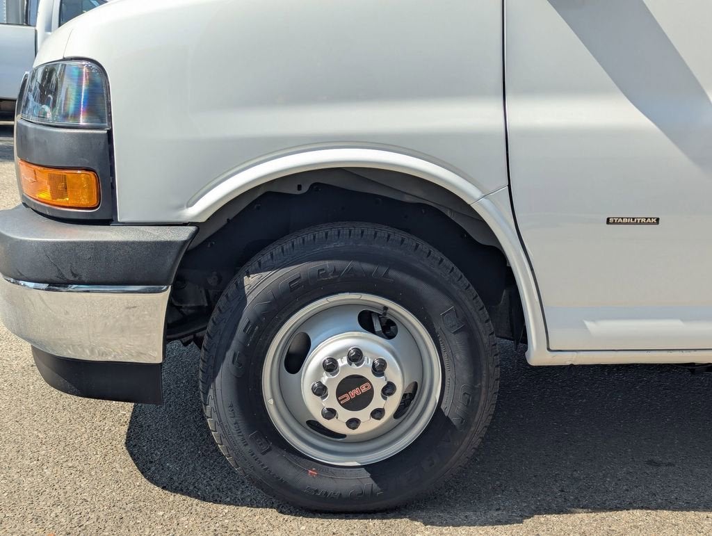 2025 GMC Savana Cutaway 3500 1WT