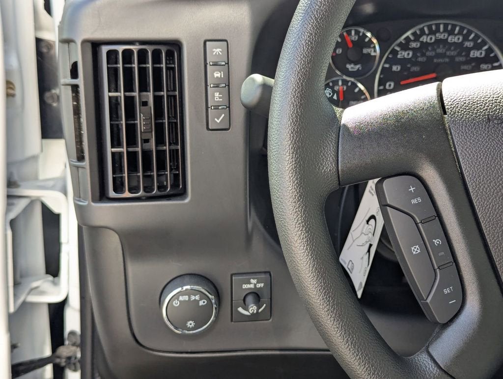 2025 GMC Savana Cutaway 3500 1WT