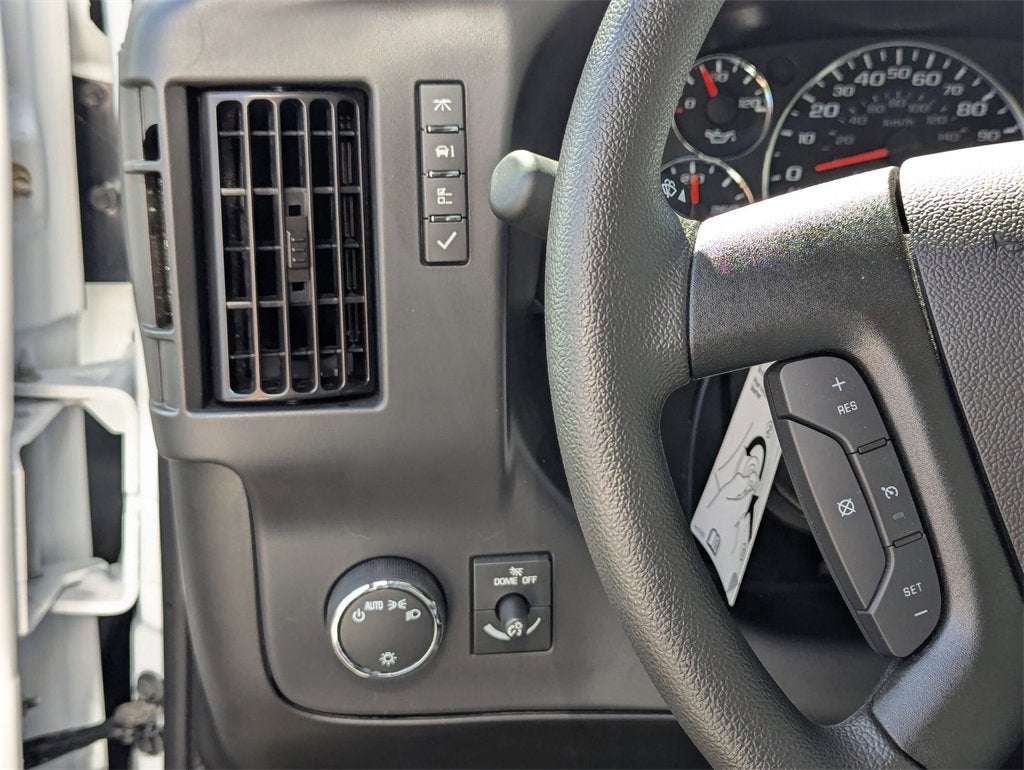 2025 GMC Savana Cutaway 3500 1WT