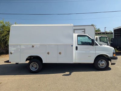 2025 GMC Savana Cutaway 3500 1WT