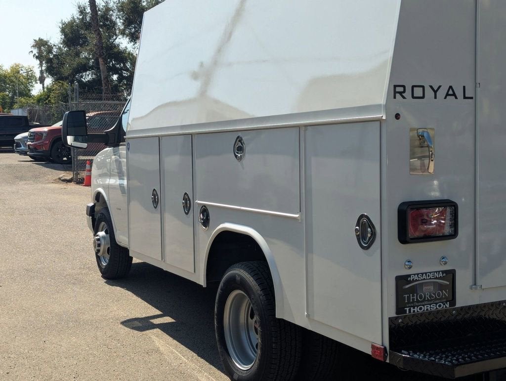 2025 GMC Savana Cutaway 3500 1WT