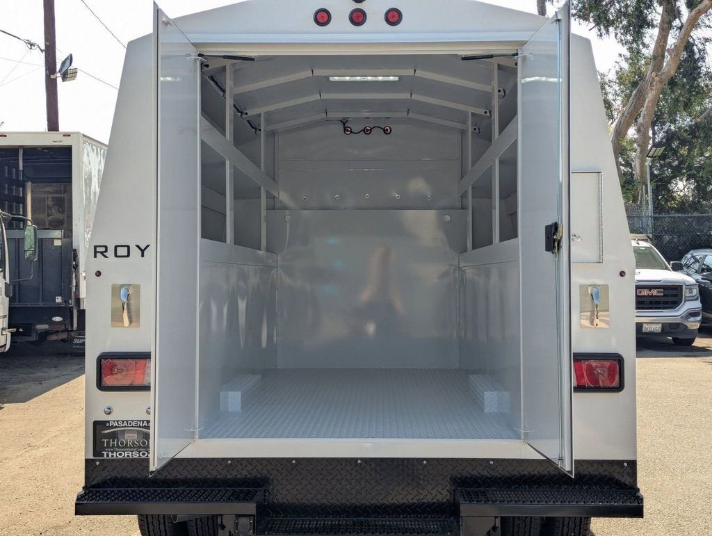 2025 GMC Savana Cutaway 3500 1WT