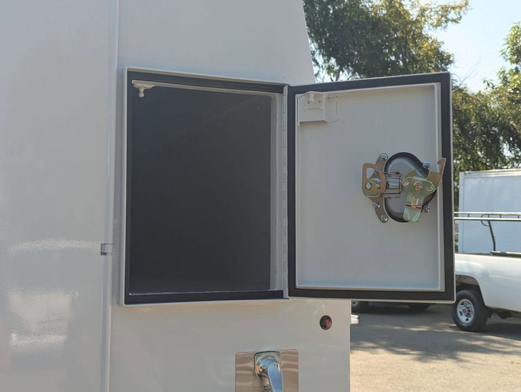 2025 GMC Savana Cutaway 3500 1WT