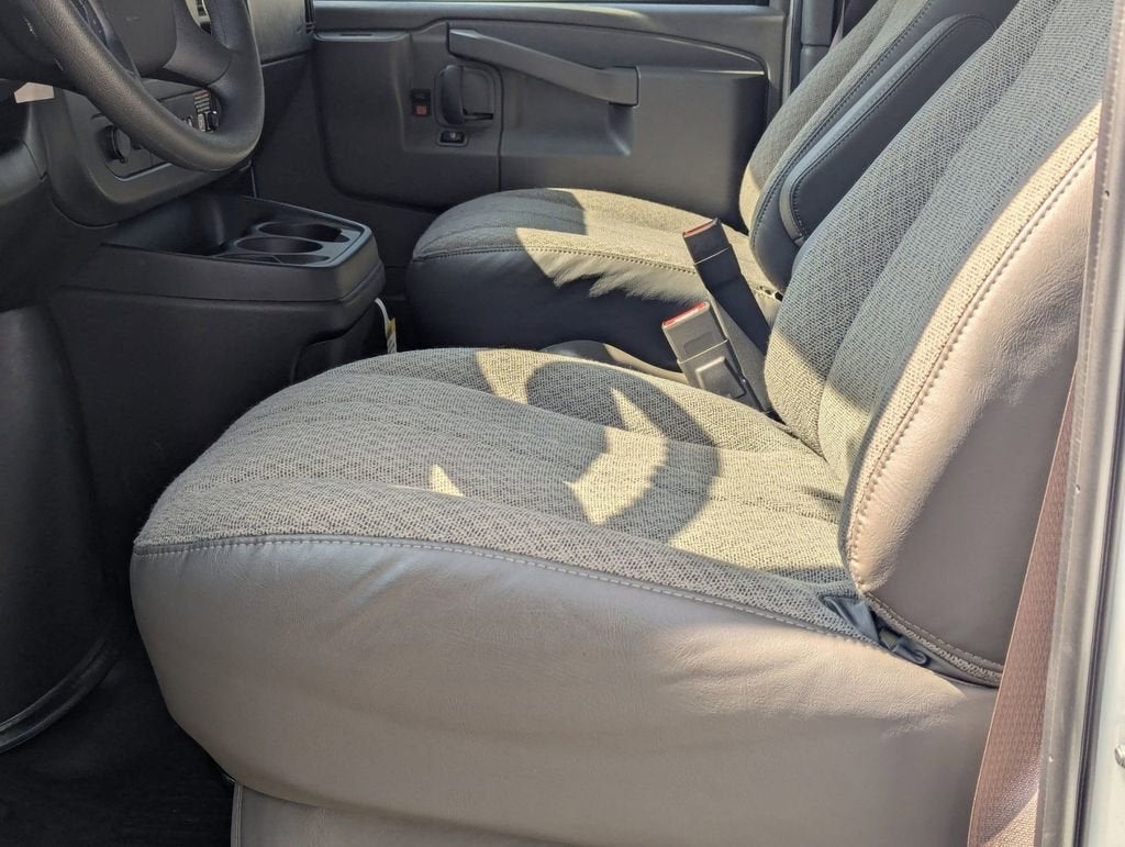 2025 GMC Savana Cutaway 3500 1WT