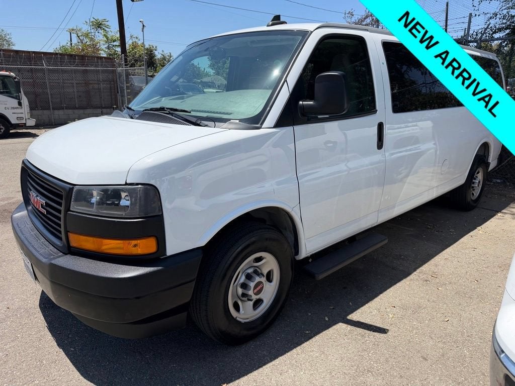 2022 GMC Savana Passenger 3500 LS