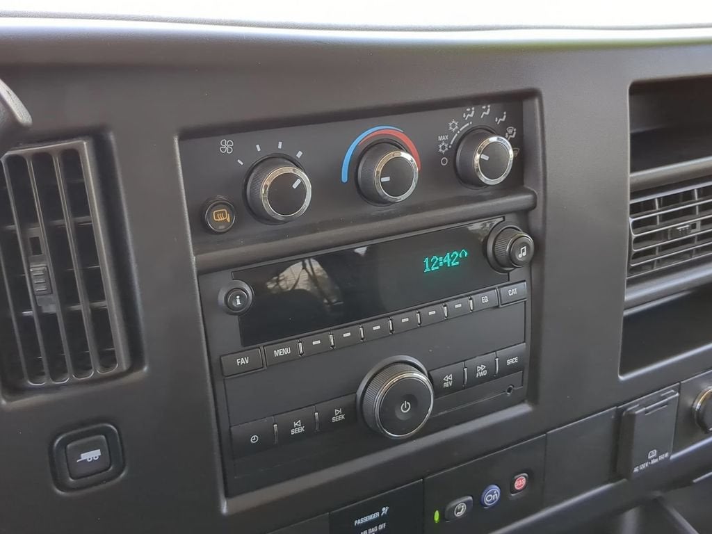 2022 GMC Savana Passenger 3500 LS