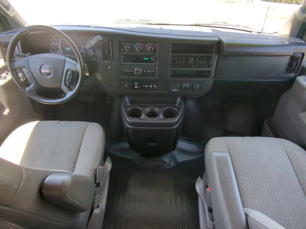 2022 GMC Savana Passenger 3500 LS