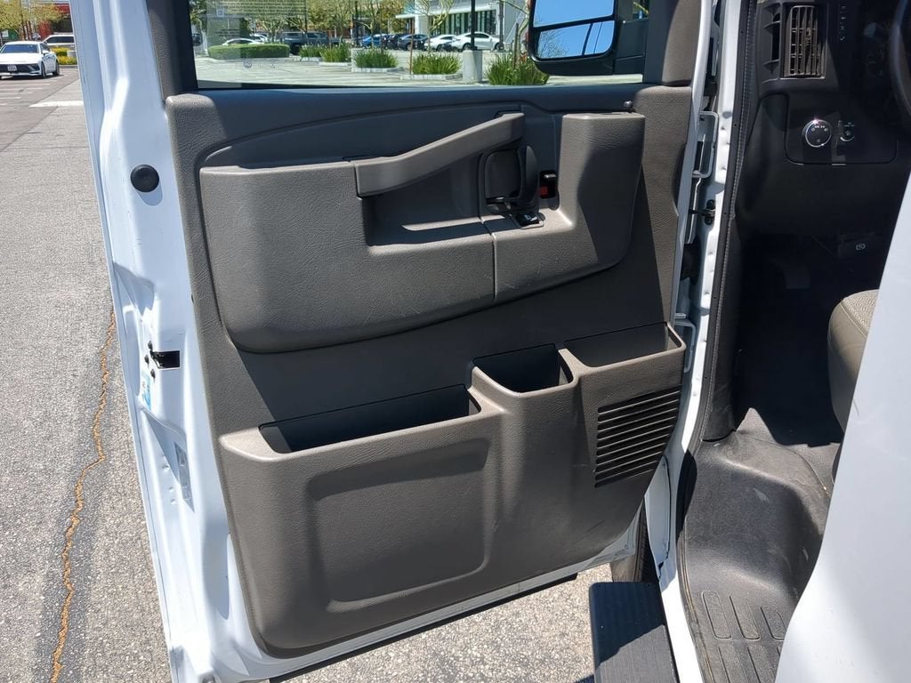 2022 GMC Savana Passenger 3500 LS