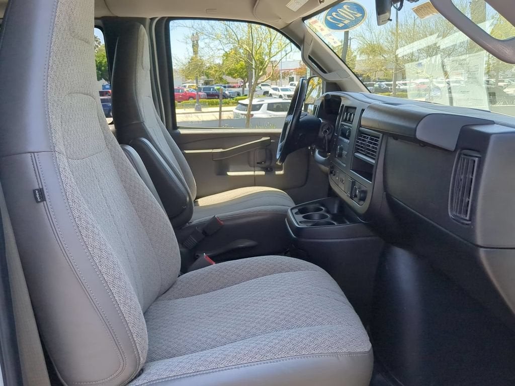 2022 GMC Savana Passenger 3500 LS