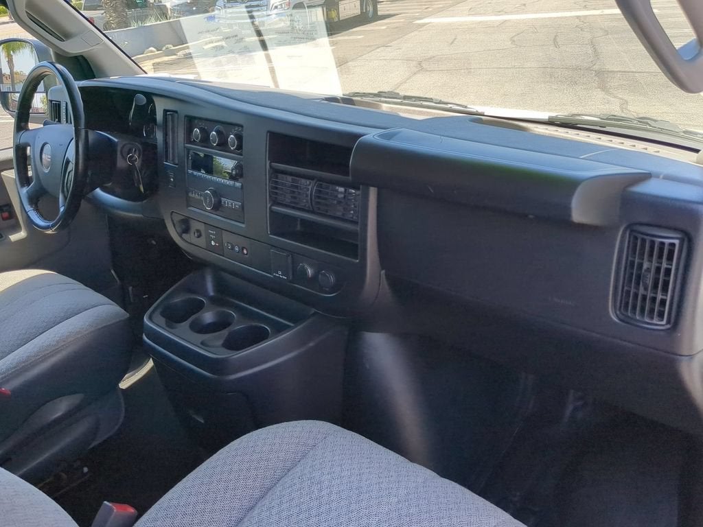 2022 GMC Savana Passenger 3500 LS