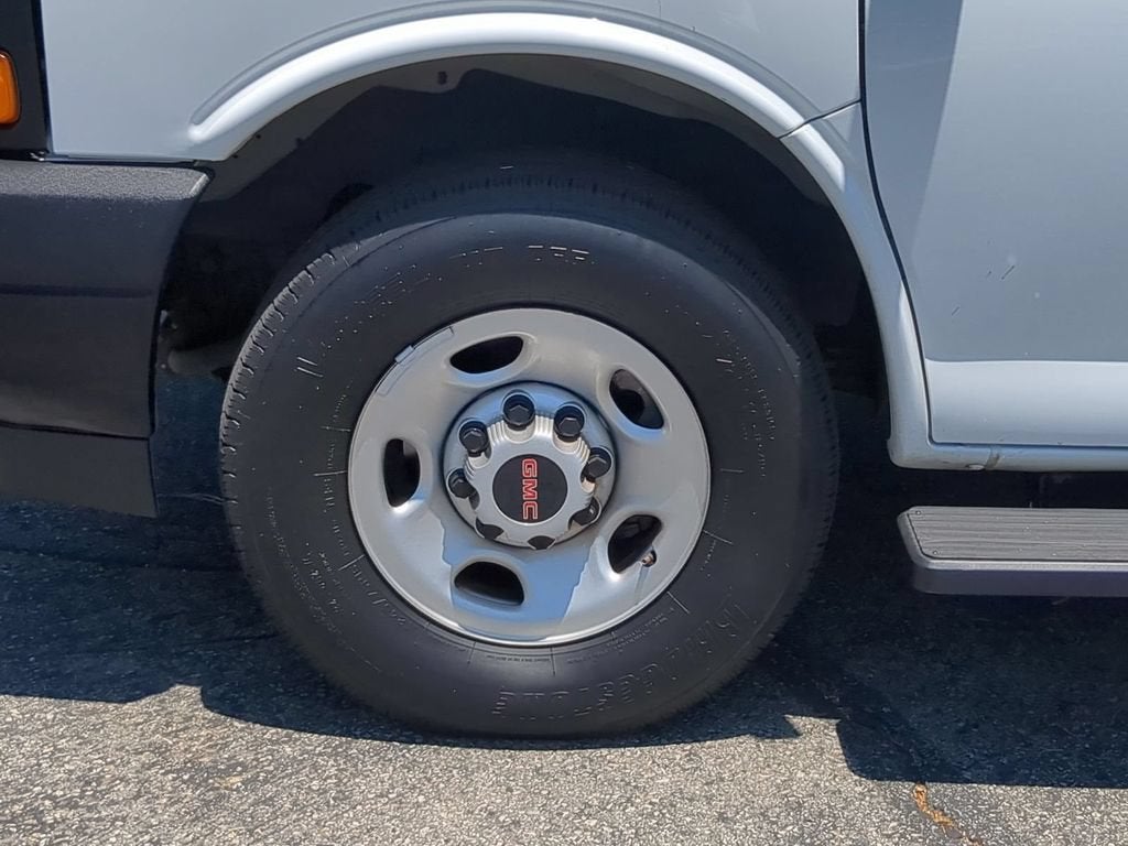 2022 GMC Savana Passenger 3500 LS