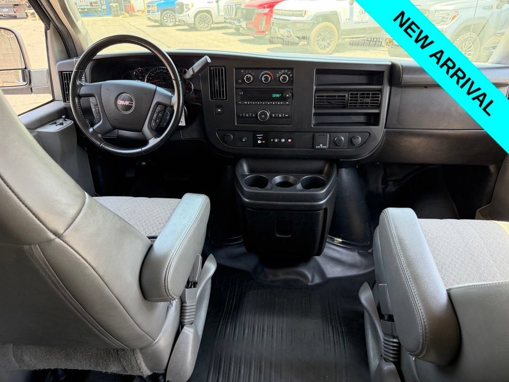 2022 GMC Savana Passenger 3500 LS