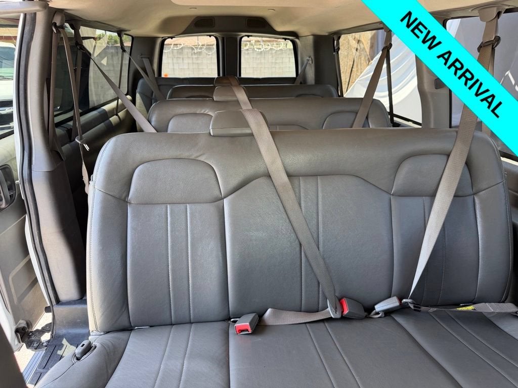 2022 GMC Savana Passenger 3500 LS