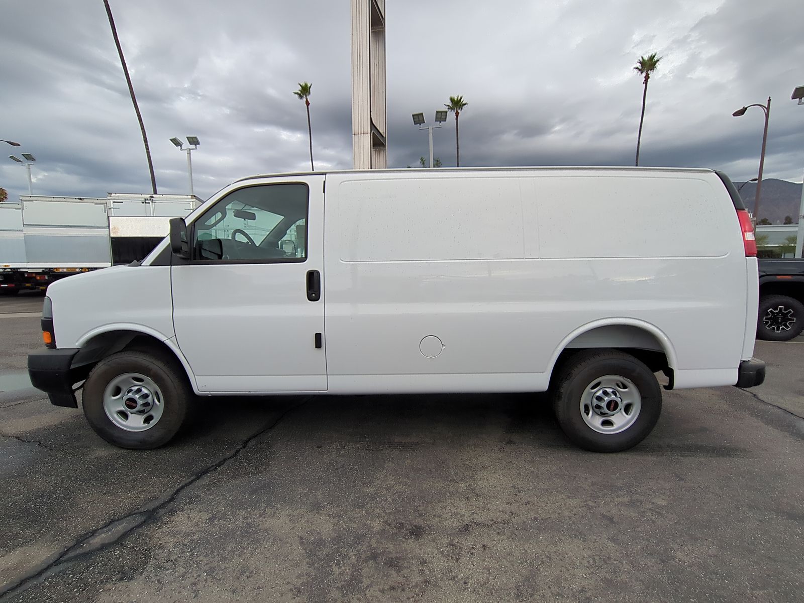 2025 GMC Savana Cargo 2500 Work Van