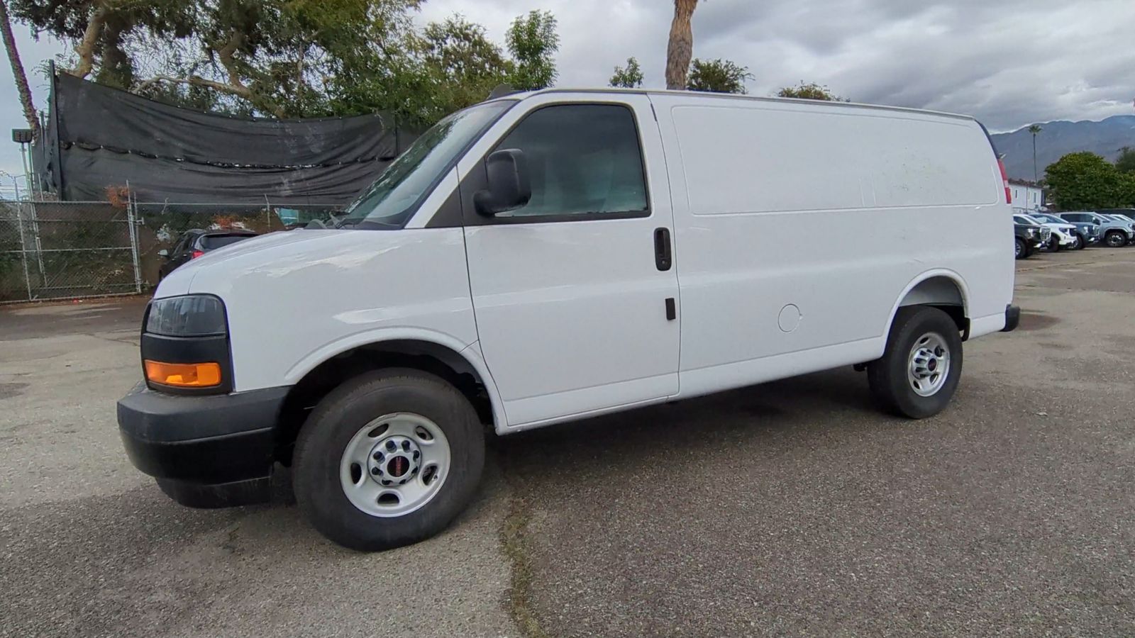 2025 GMC Savana Cargo 2500 Work Van