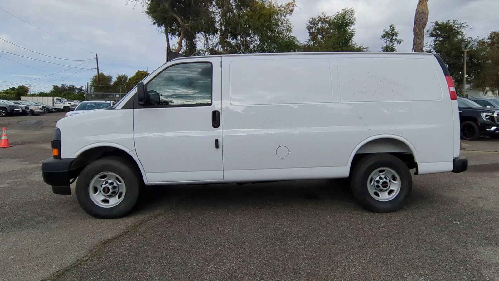2025 GMC Savana Cargo 2500 Work Van