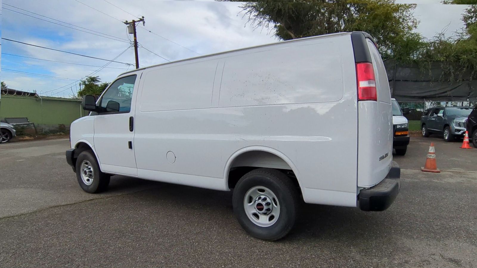 2025 GMC Savana Cargo 2500 Work Van