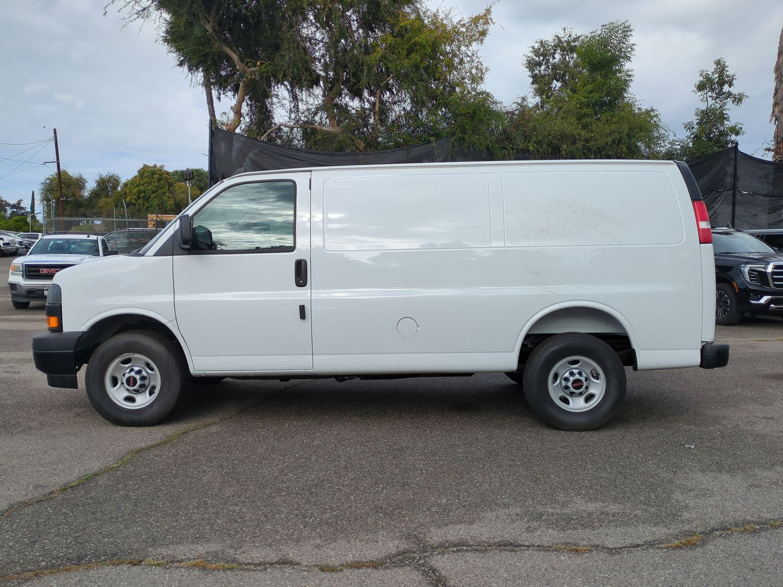 2025 GMC Savana Cargo 2500 Work Van