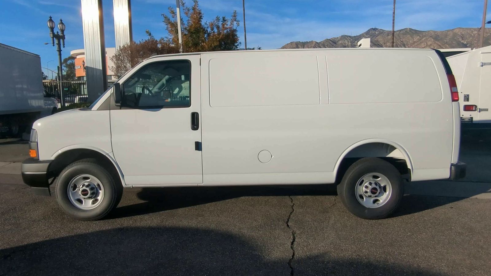 2025 GMC Savana Cargo 2500 Work Van
