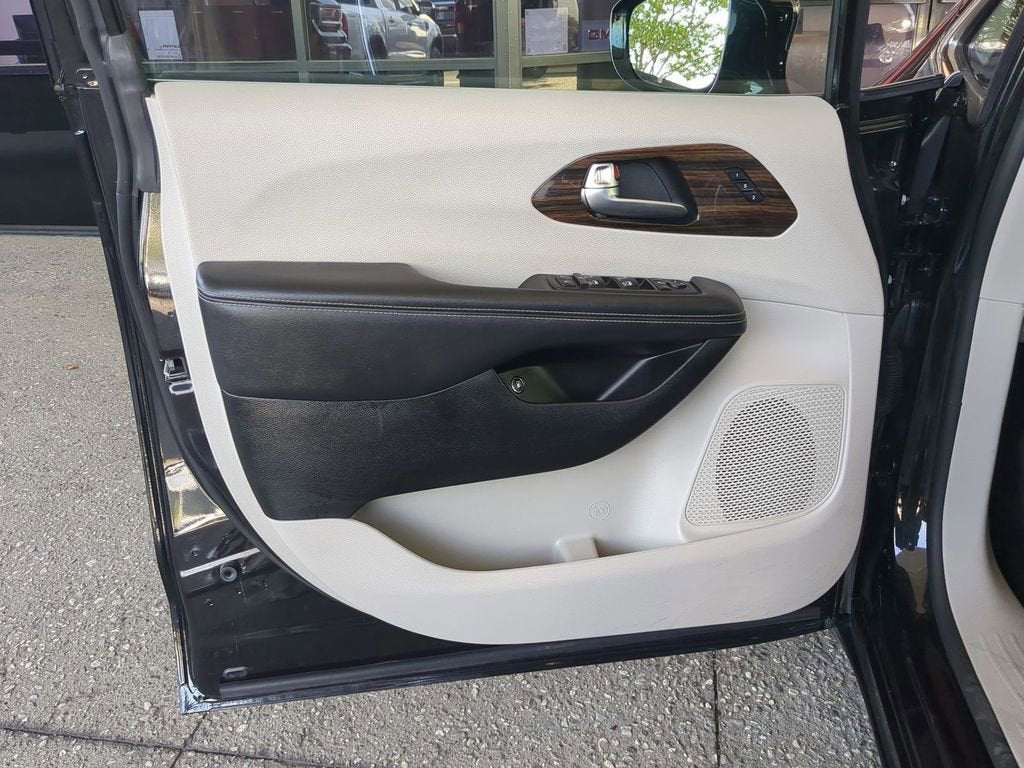 2023 Chrysler Pacifica Hybrid Limited