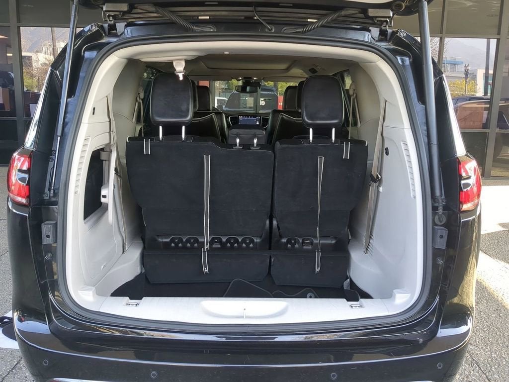 2023 Chrysler Pacifica Hybrid Limited
