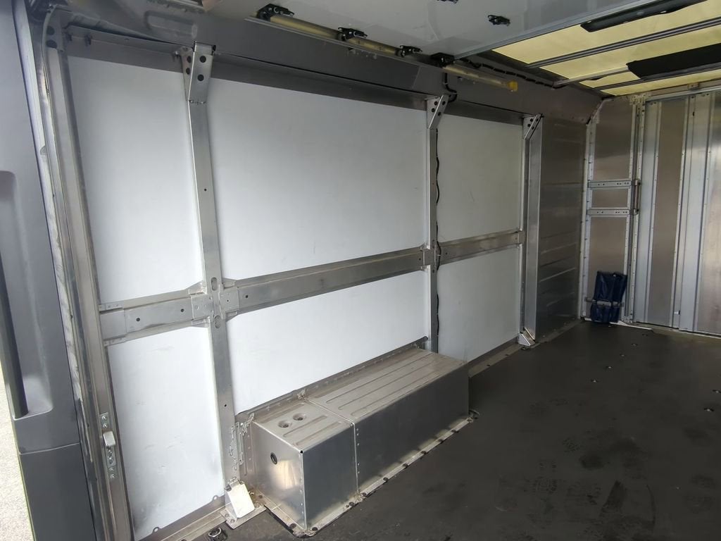 2023 BrightDrop Zevo 600 EJY