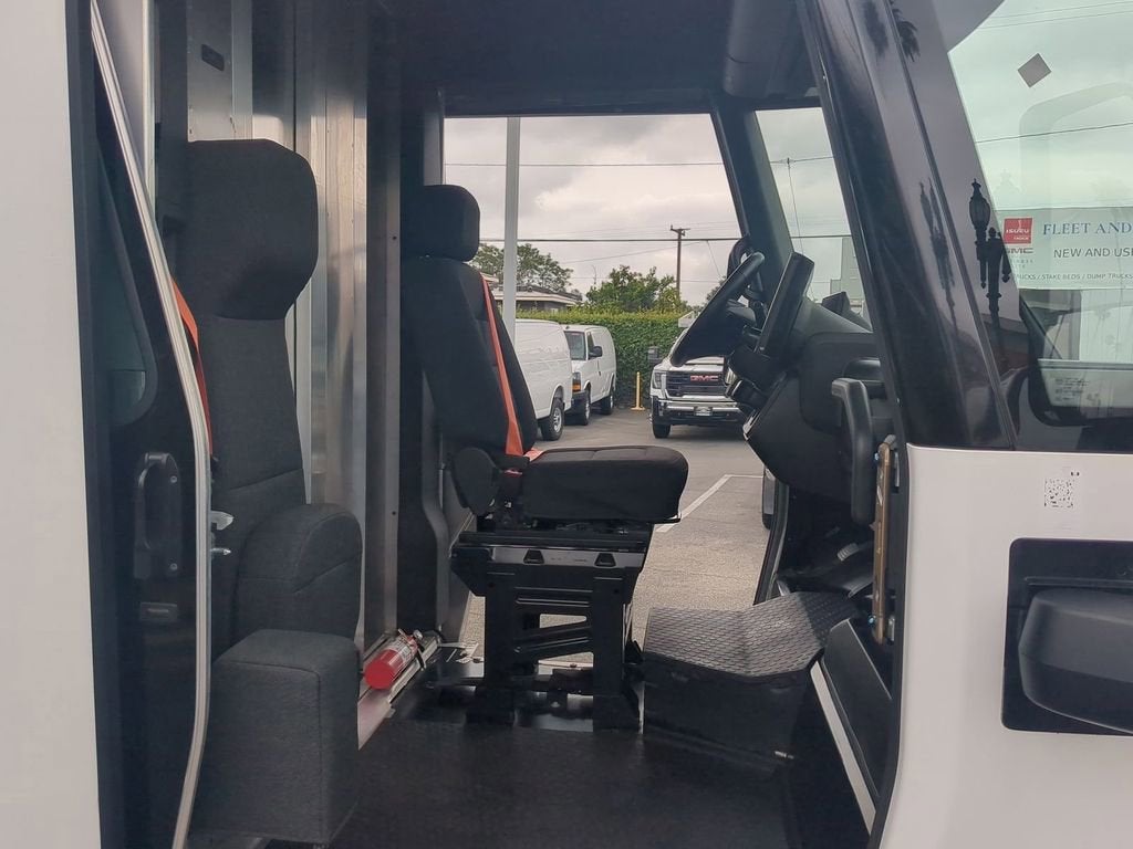 2023 BrightDrop Zevo 600 EJY