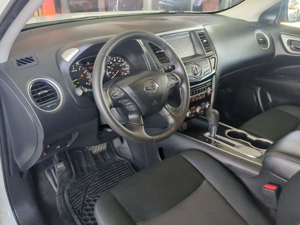 2020 Nissan Pathfinder SV