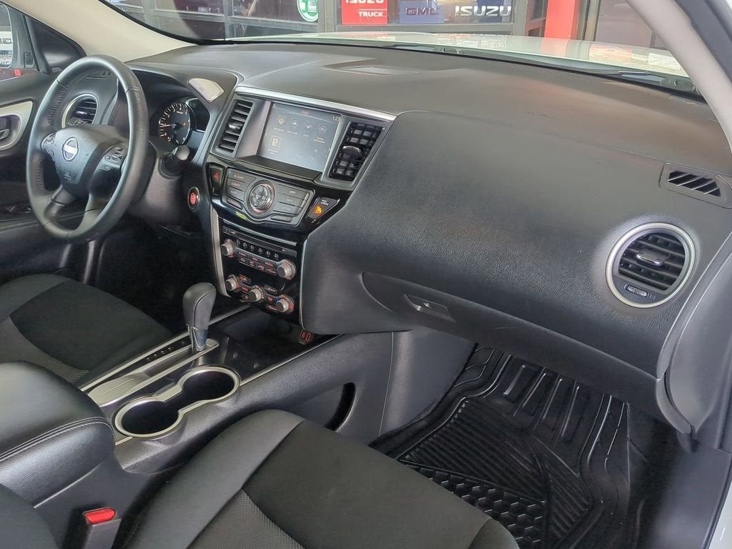 2020 Nissan Pathfinder SV