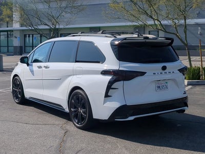 2024 Toyota Sienna LE