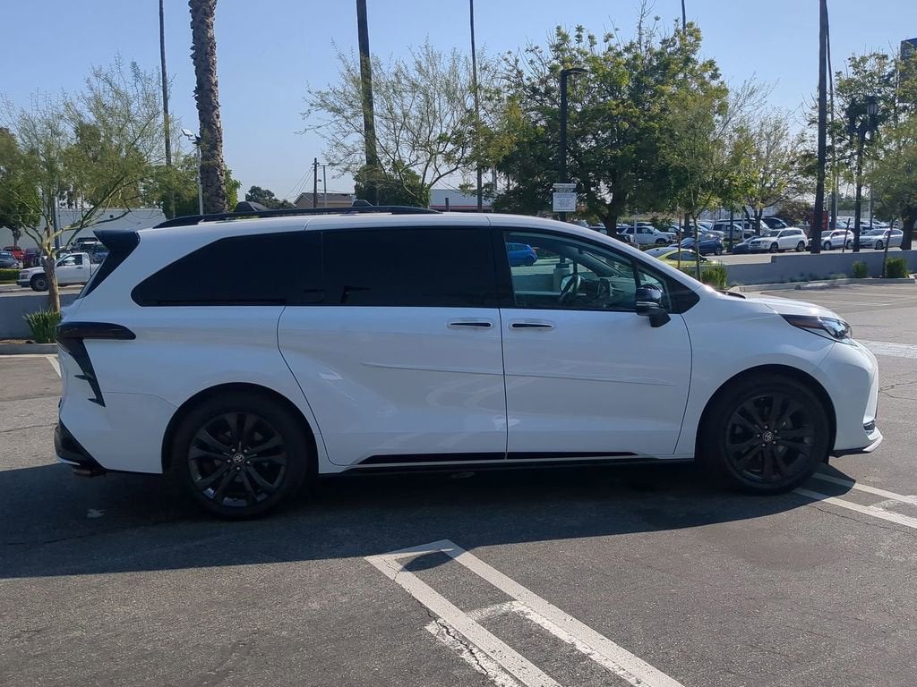 2024 Toyota Sienna LE