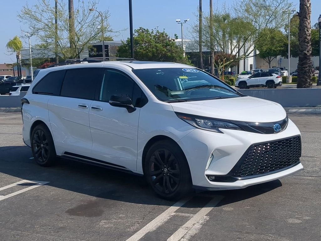 2024 Toyota Sienna LE