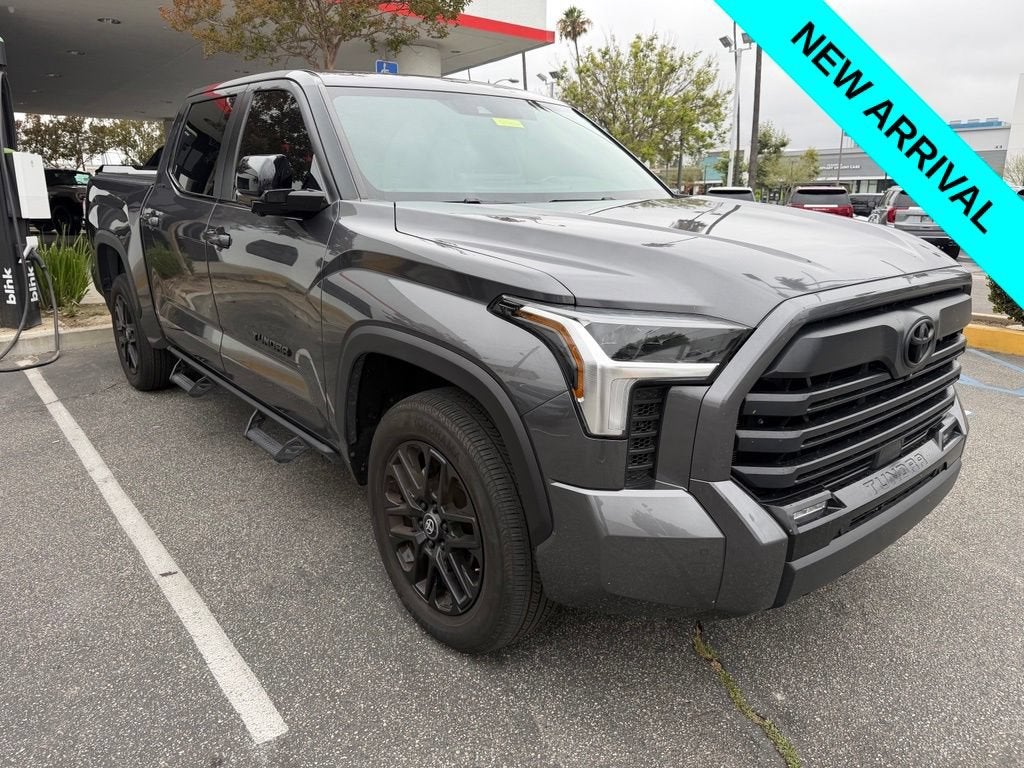 2025 Toyota Tundra 4WD SR5