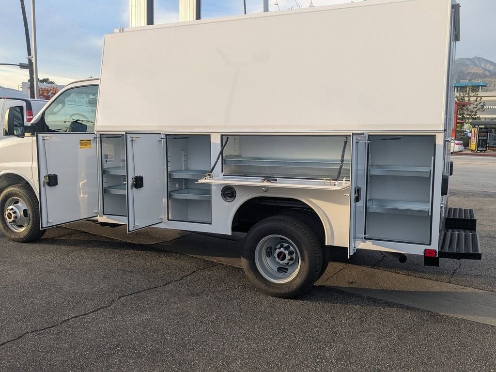 2026 GMC Savana Cutaway 3500 1WT