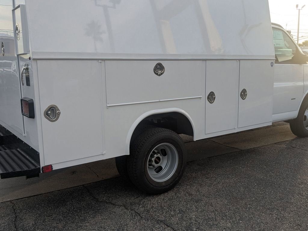 2026 GMC Savana Cutaway 3500 1WT