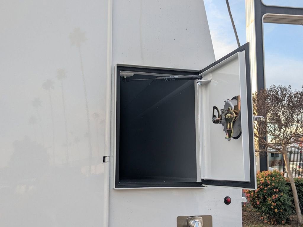 2026 GMC Savana Cutaway 3500 1WT