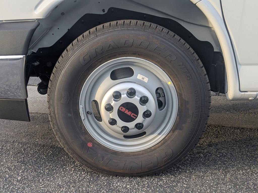 2026 GMC Savana Cutaway 3500 1WT