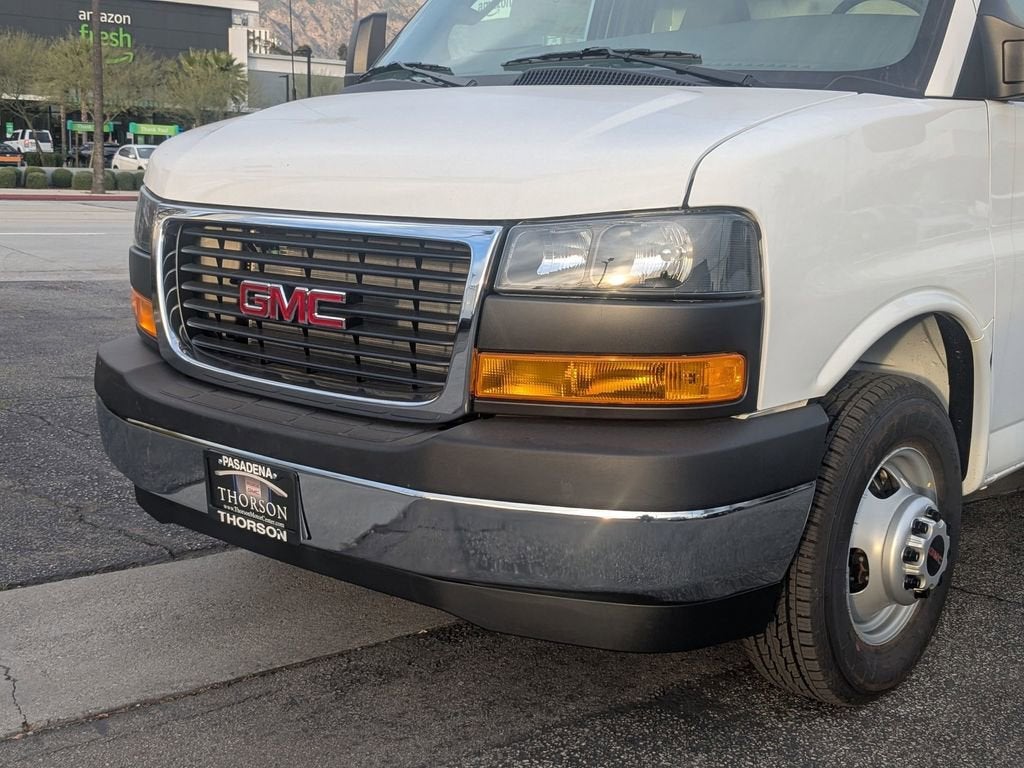 2026 GMC Savana Cutaway 3500 1WT