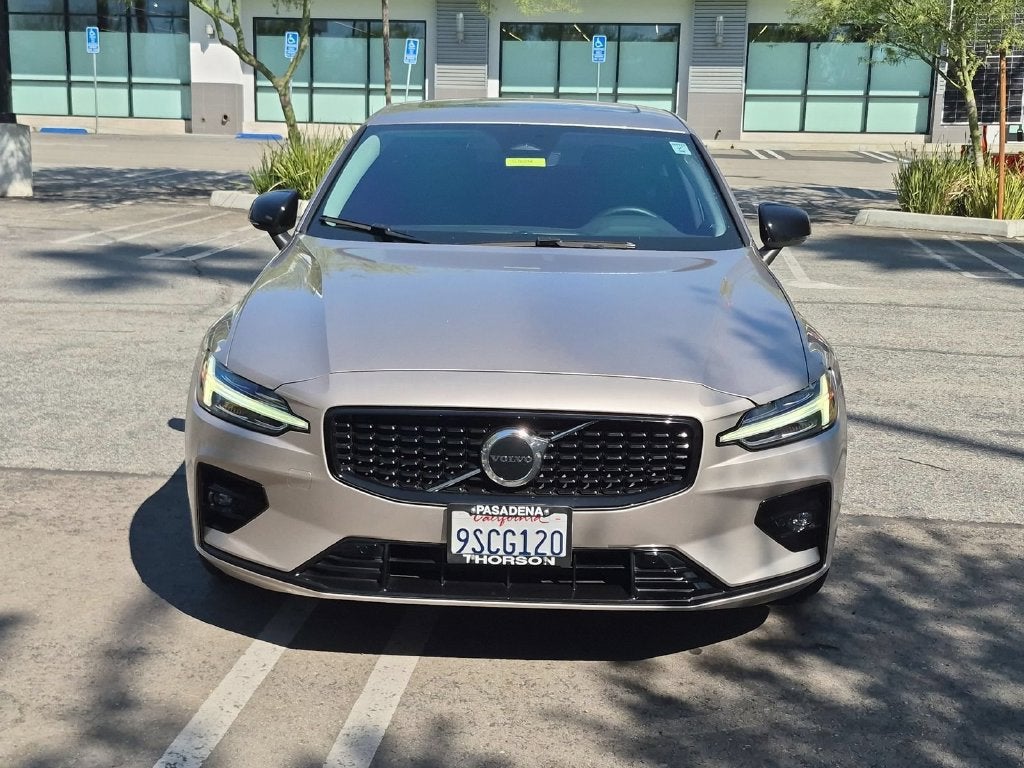2024 Volvo S60 Core Dark Theme
