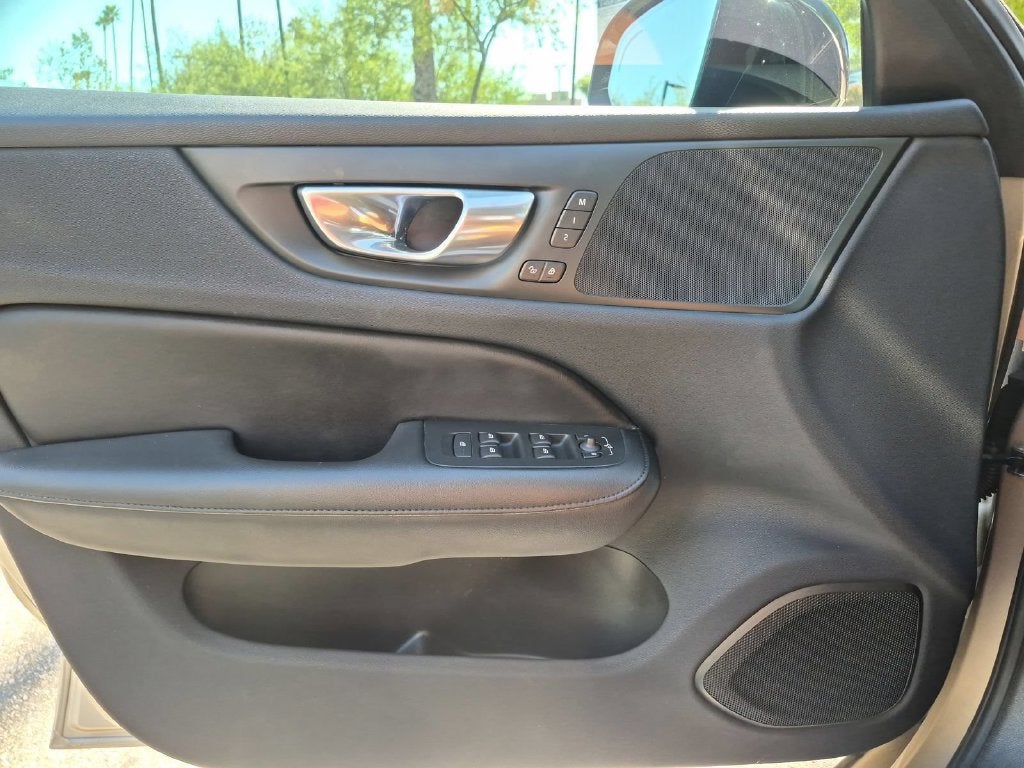 2024 Volvo S60 Core Dark Theme