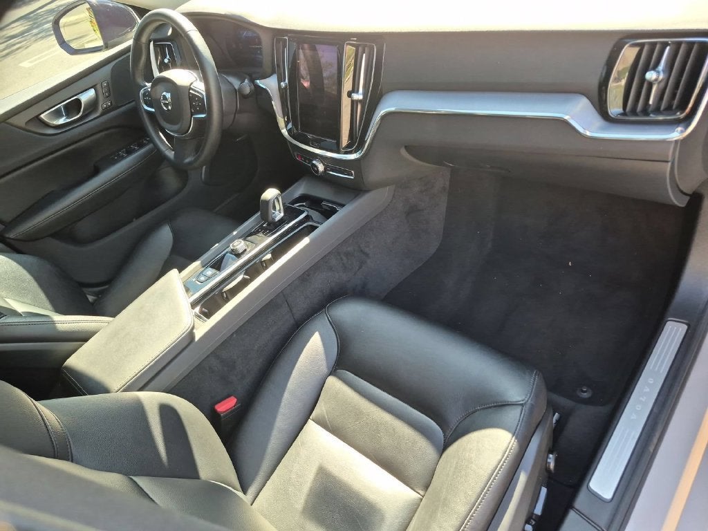 2024 Volvo S60 Core Dark Theme