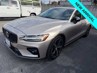 2024 Volvo S60 Core Dark Theme