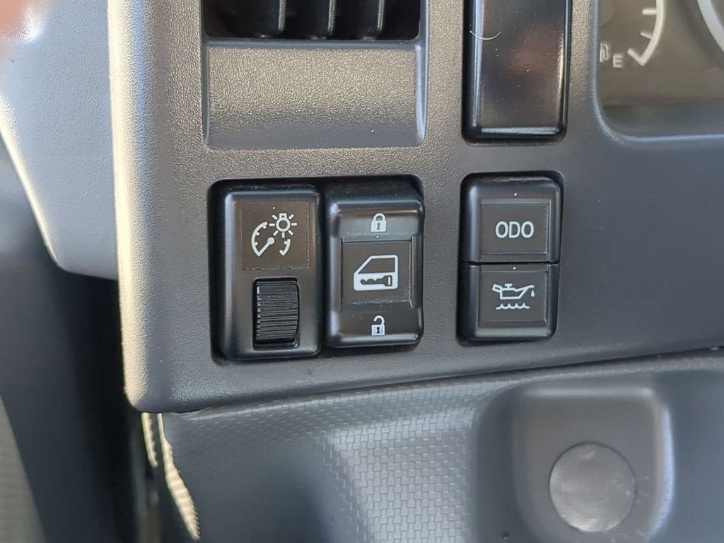 2017 Isuzu NRR DSL REG AT IBT PWL