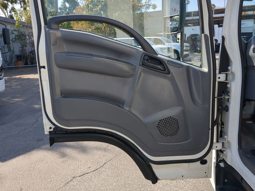 2017 Isuzu NRR DSL REG AT IBT PWL