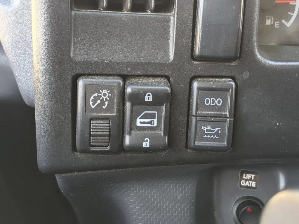 2023 Isuzu NRR Base